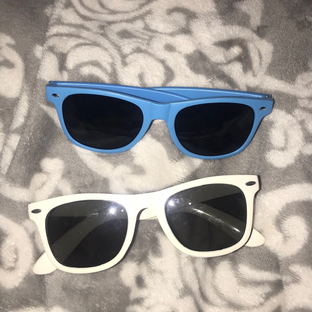 2 pairs of sunglasses